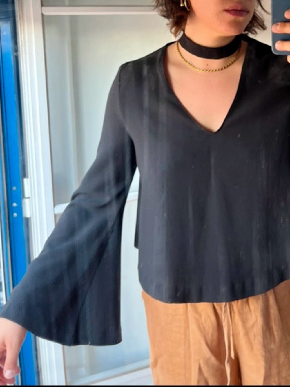 Zara Black V-Neck Bell Sleeve Blouse with Ribbon Choker Très Chic